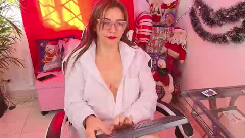 Snapshot of carol_miss2 chatting on 12.15.25 CAROL online show from 12.15.25