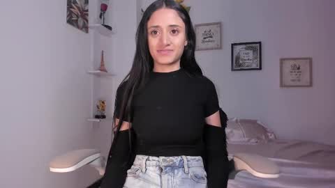 Snapshot of caroliine__ chatting on 02.10.25 Caroline online show from 02.10.25