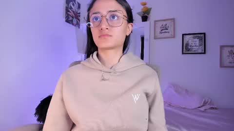 Snapshot of caroliine__ chatting on 02.19.25 Caroline online show from 02.19.25