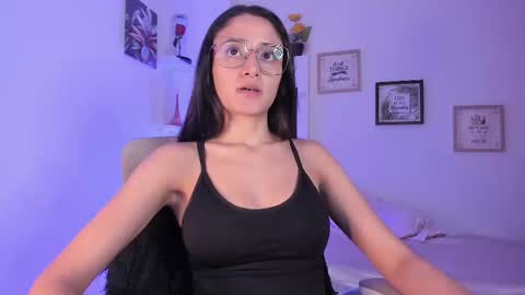 Snapshot of caroliine__ chatting on 02.28.25 Caroline online show from 02.28.25