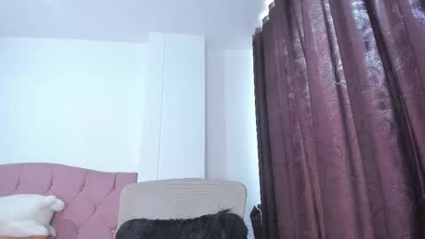 Snapshot of caroliine__ chatting on 12.04.25 Caroline online show from 12.04.25