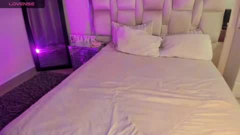 caroline online show from 11.11.25