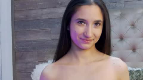 Snapshot of carolinahart chatting on 12.04.25 carolinahart online show from 12.04.25