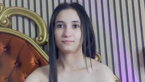Snapshot of carolinahart chatting on 06.25.26 carolinahart online show from 06.25.26