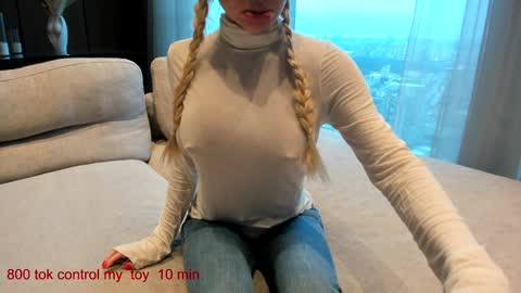 Lina.I will online 1 December   online show from 12.29.24