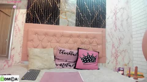 Snapshot of caroline_daring chatting on 11.20.25 caroline daring online show from 11.20.25