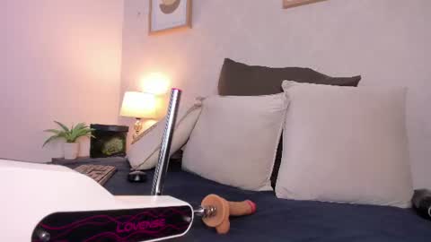 Snapshot of caroline_dh chatting on 06.19.26 Caroline online show from 06.19.26