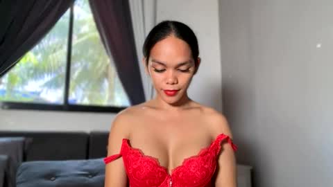 caroline_east online show from 04.09.26