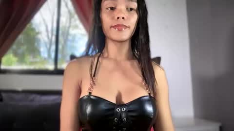 caroline_east online show from 05.01.26