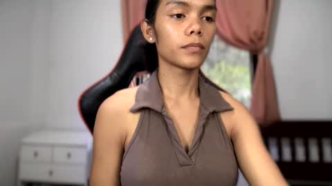 caroline_east online show from 05.17.26