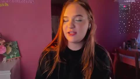 Snapshot of caroline_kiparis chatting on 06.18.26 Caro online show from 06.18.26