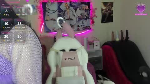 Snapshot of caroline_lenox chatting on 12.06.24 Caroline Lenox online show from 12.06.24