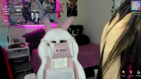 Snapshot of caroline_lenox chatting on 12.15.24 Caroline Lenox online show from 12.15.24