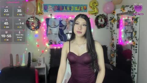 Snapshot of caroline_lenox chatting on 12.31.24 Caroline Lenox online show from 12.31.24