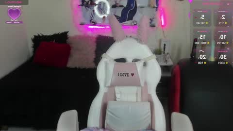 Snapshot of caroline_lenox chatting on 01.09.25 Caroline Lenox online show from 01.09.25