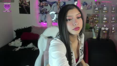 Snapshot of caroline_lenox chatting on 01.21.25 Caroline Lenox online show from 01.21.25