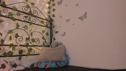 caroline_millerr online show from 11.19.25