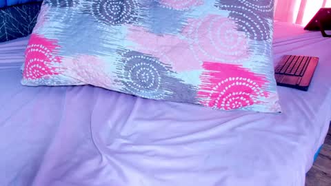 Snapshot of carolineegarcia chatting on 01.17.25 CarolineeGarcia online show from 01.17.25