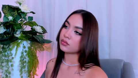 Snapshot of carolineegarcia chatting on 02.05.25 CarolineeGarcia online show from 02.05.25