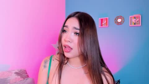 Snapshot of carolineegarcia chatting on 02.22.25 CarolineeGarcia online show from 02.22.25