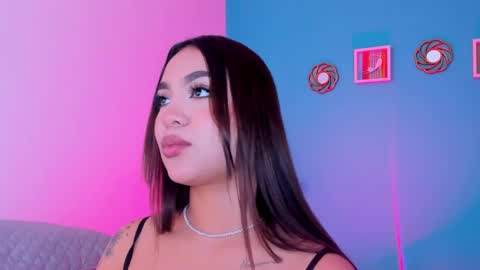 Snapshot of carolineegarcia chatting on 02.24.25 CarolineeGarcia online show from 02.24.25