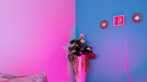 Snapshot of carolineegarcia chatting on 02.25.25 CarolineeGarcia online show from 02.25.25