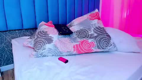 Snapshot of carolineegarcia chatting on 03.10.25 CarolineeGarcia online show from 03.10.25