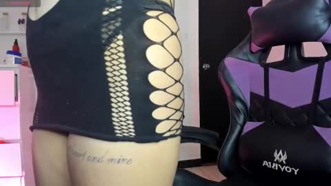 Snapshot of carolineegarcia chatting on 11.15.25 CarolineeGarcia online show from 11.15.25