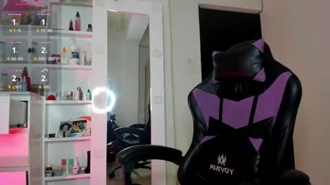 Snapshot of carolineegarcia chatting on 11.27.25 CarolineeGarcia online show from 11.27.25