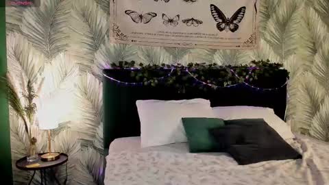 Snapshot of carolinerichter chatting on 11.08.25 CarolineRichter online show from 11.08.25