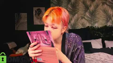 Snapshot of carolinerichter chatting on 12.14.25 CarolineRichter online show from 12.14.25