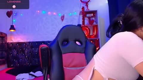 Snapshot of carolinescoth_dl chatting on 02.28.25 Caroline Scoth online show from 02.28.25