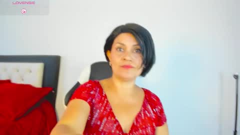 Snapshot of carolinnefiotti chatting on 01.08.26 CarolinneFiotti online show from 01.08.26