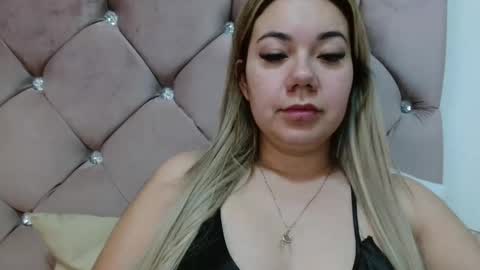 Snapshot of caroo0615 chatting on 10.28.25 caroo0615 online show from 10.28.25