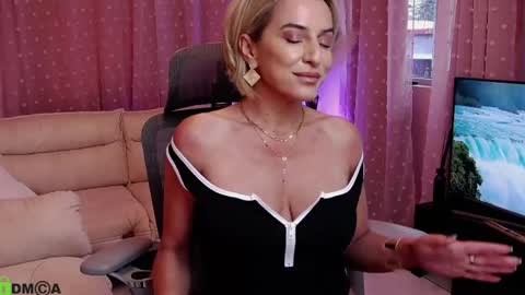 Snapshot of carrielovex chatting on 05.21.26 Carrie online show from 05.21.26