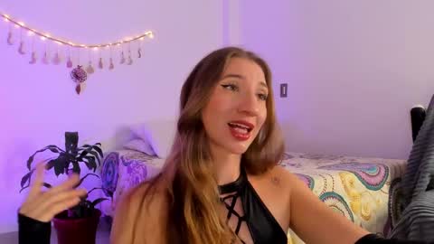 Snapshot of carriexwood chatting on 01.25.25 Nia  online show from 01.25.25