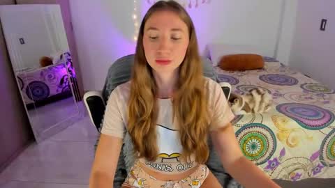 Snapshot of carriexwood chatting on 02.08.25 Nia  online show from 02.08.25