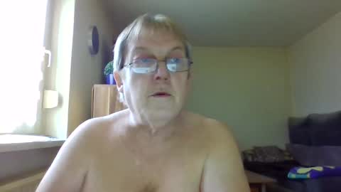 Snapshot of carsten21101 chatting on 02.25.25 carsten21101 online show from 02.25.25