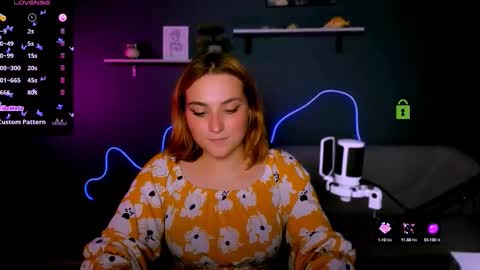 Snapshot of casey_meow_ chatting on 10.14.25 casey_meow_ online show from 10.14.25