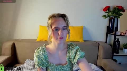 Snapshot of casey_sweeet chatting on 10.06.25 Casey sweeet online show from 10.06.25
