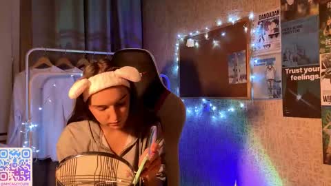Snapshot of caseydoesntknow chatting on 10.21.25 caseydoesntknow online show from 10.21.25