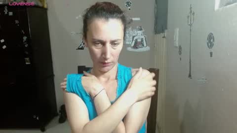 Snapshot of cassandra_brownn chatting on 12.05.25 online show from 12.05.25