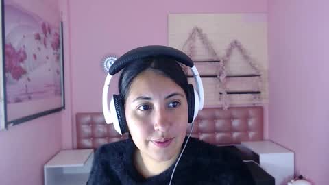 Snapshot of cassandra_ruizz chatting on 10.23.25 573215024606 online show from 10.23.25