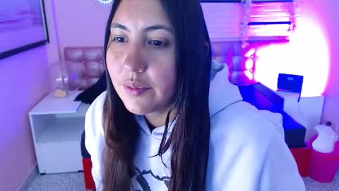 Snapshot of cassandra_ruizz chatting on 11.24.25 573215024606 online show from 11.24.25