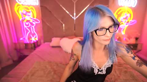 Snapshot of cassandrastars chatting on 10.21.25 Cassandra online show from 10.21.25