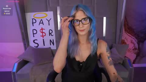 Snapshot of cassandrastars chatting on 10.30.25 Cassandra online show from 10.30.25