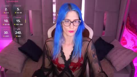 Snapshot of cassandrastars chatting on 12.21.25 Cassandra online show from 12.21.25