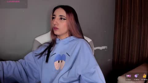 Snapshot of cassidy_evans chatting on 10.23.25 cassidy_evans online show from 10.23.25