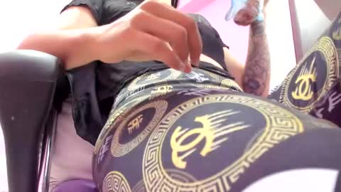 Snapshot of cassie_doll_squirt chatting on 12.11.24 cassie online show from 12.11.24