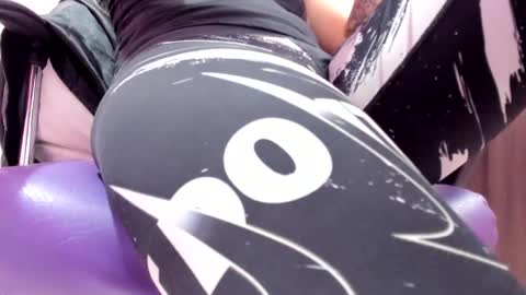 Snapshot of cassie_doll_squirt chatting on 01.21.25 cassie online show from 01.21.25